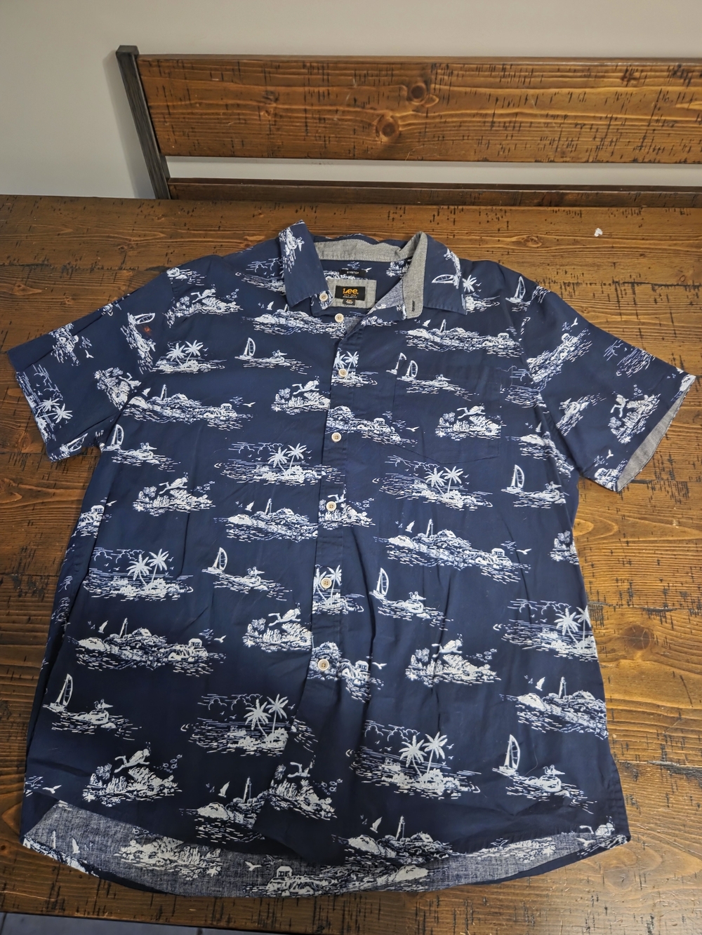 Lee Men’s Navy Blue Short-Sleeve Hawaiian Button-Down Shirt